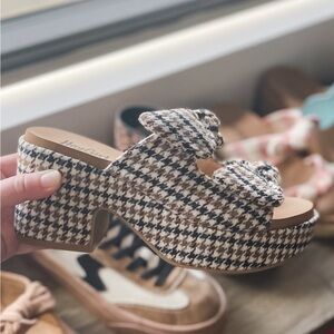 Corkys Footwear Put A Bow On It Black & Tan Houndstooth Double Bow Straps